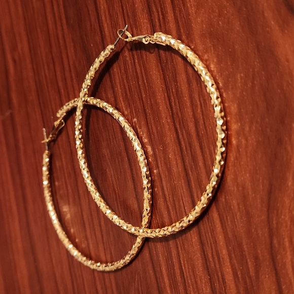 18K Gold Plated Textured Hoop Earrings - Picture 8 of 8